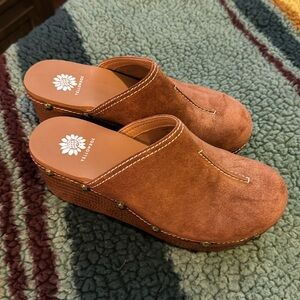 Yellow box mule / clog wedge